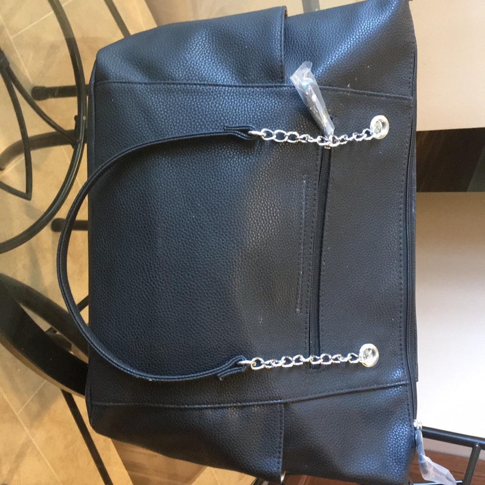 New Stone Mountain textured black pocketbook.